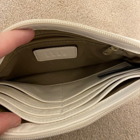 Elle white wristlet - Picture 4 of 6